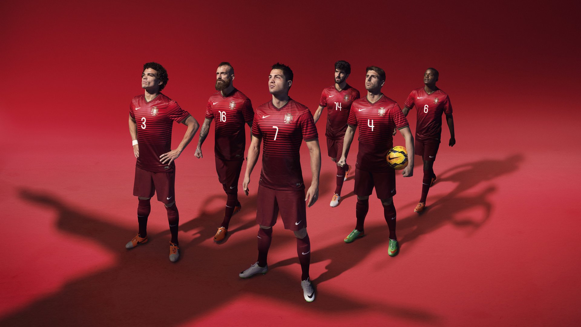 主力球员绝杀瞬间，锁定胜利之门，足球绝杀球