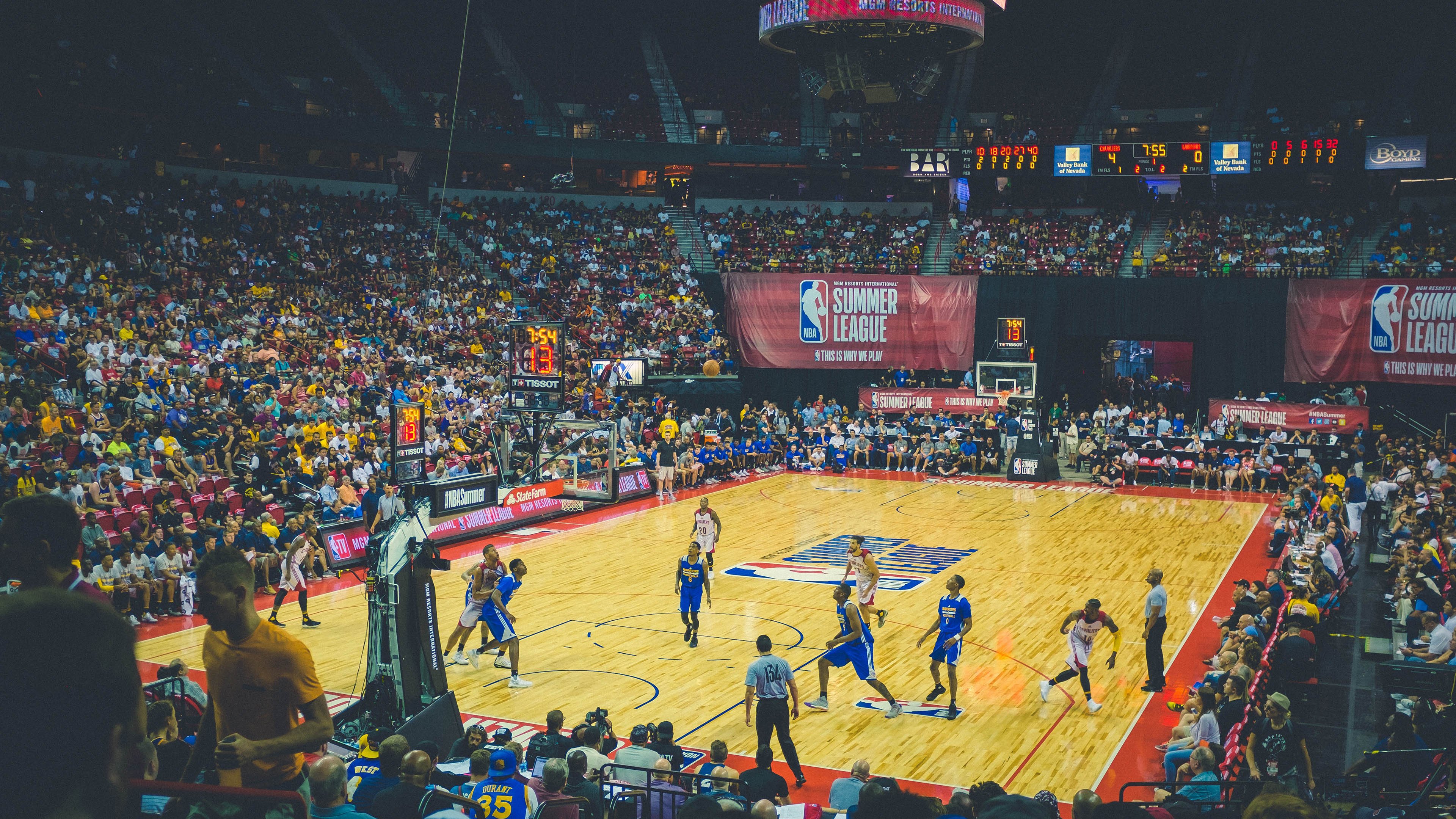 巴萨抢得主场胜利，梅西梅开二度，巴萨向梅西开出新报价