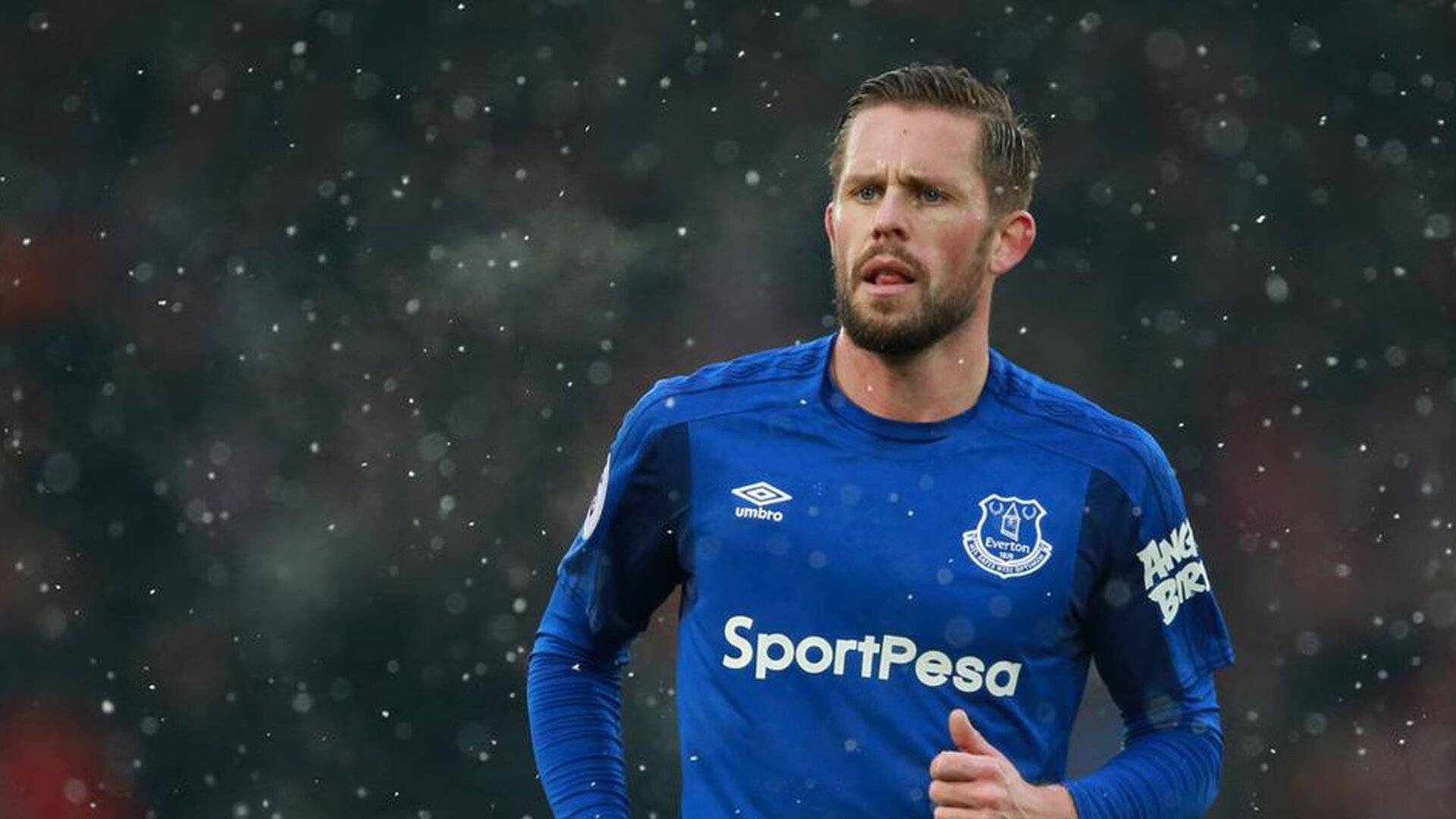 球队出现暴走好征兆，球迷狂欢不已，足球大暴走解约球员